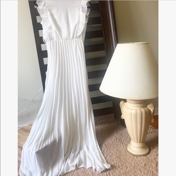 White Elegant long dress! - Picture 2 of 4